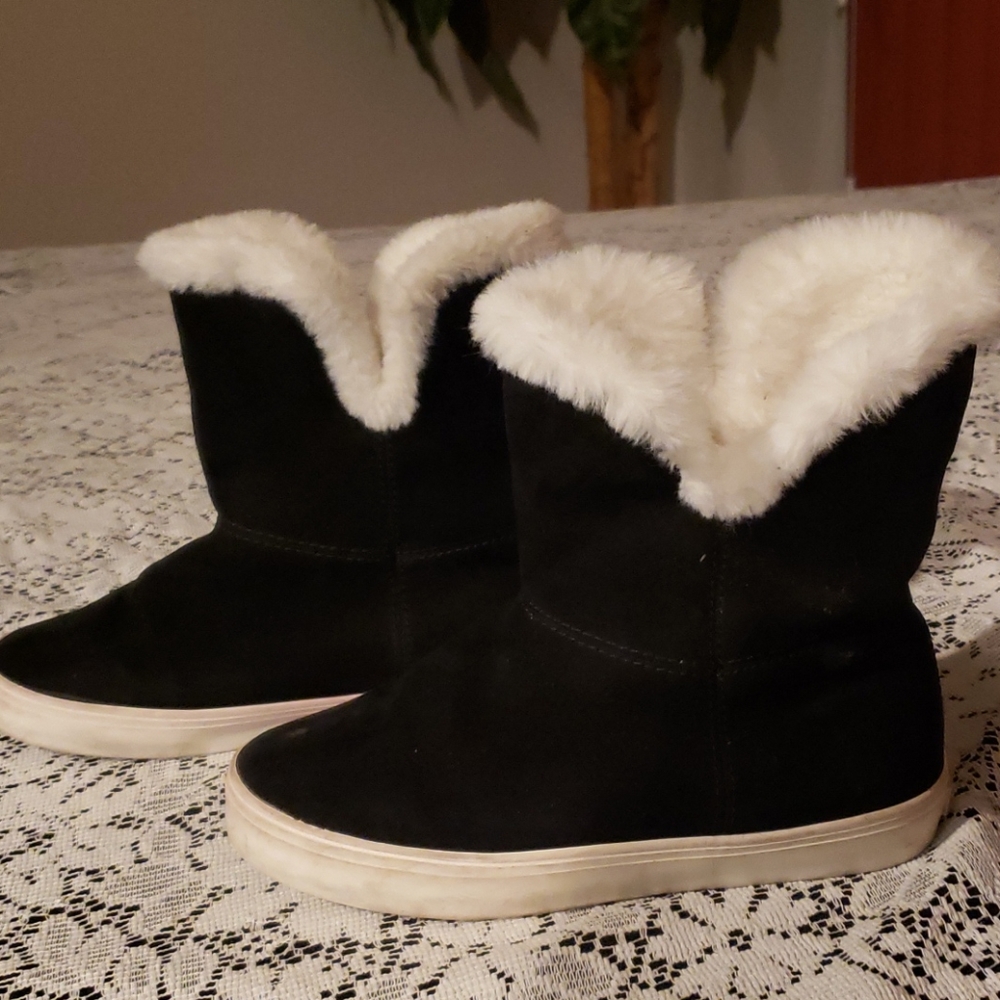 1994 Brand Black Lined Boots.